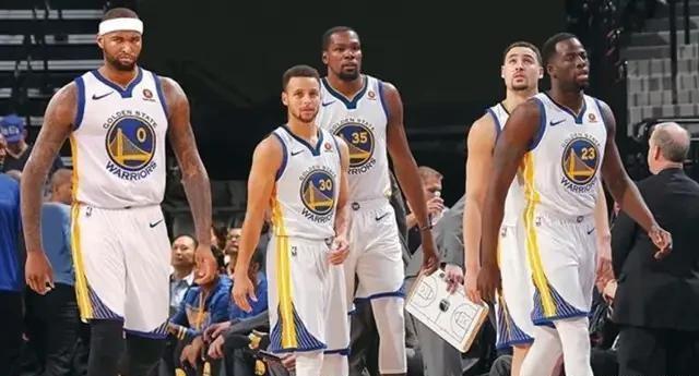 这套阵型就是为他们量身打造的（这套阵型正是为他们而生）