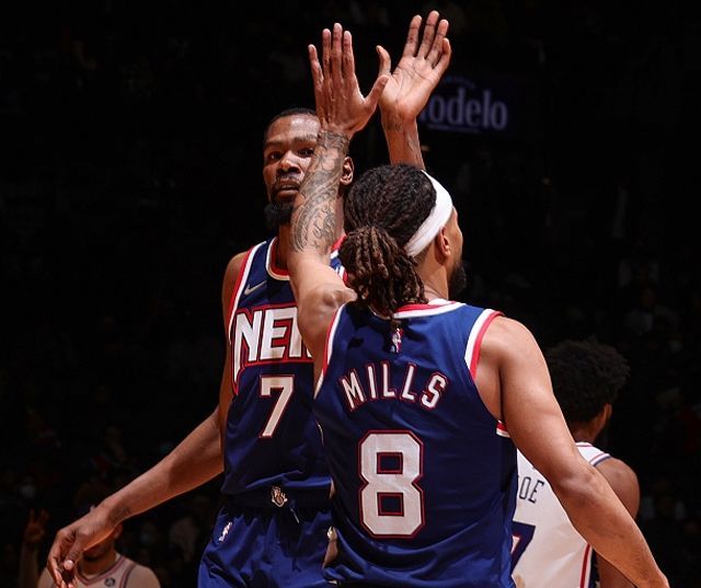 534场，诺伊尔追平伊梅尔并列德甲门将历史出场榜第二位（出战534场，诺伊尔追平伊梅尔，并列德甲门将出场榜次席）