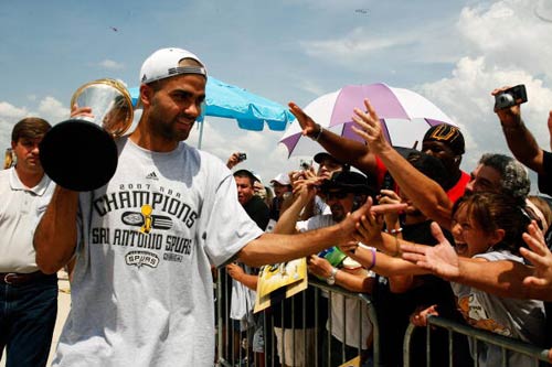 NBA：独行侠爆冷击败雄鹿（NBA：独行侠掀翻雄鹿上演冷门）