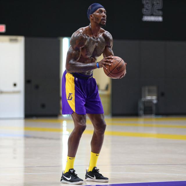 RMC：英超豪门和皇马巴萨都在关注马赛中锋罗比尼奥-瓦斯（RMC：马赛中锋罗比尼奥-瓦斯获英超豪门及皇马、巴萨关注）