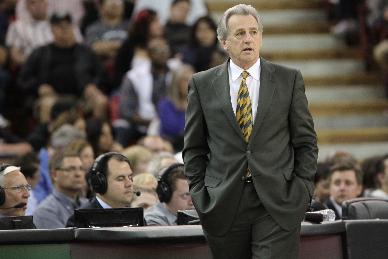 足球中超球队进入封闭训练，外界高度关注（中超球队启动封闭备战，引发广泛关注）