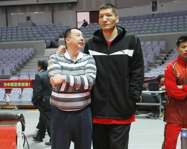 领衔声援加沙，巴斯克代表队和加泰代表队队长都来自皇家社会（巴斯克与加泰代表队队长同属皇家社会，领衔声援加沙）