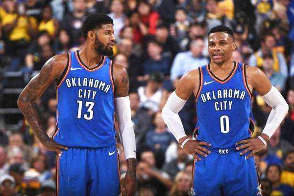 26年状元大热AJ-迪班萨，打球越来越美如画!（AJ-迪班萨成2026状元热门，球风愈发赏心悦目）