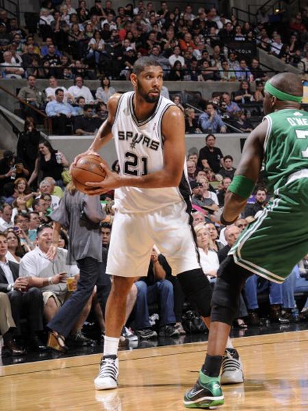 哪怕不算欧国联、阿拉冠级别的冠军！梅西的冠军数都多于决赛数！（即便不计欧国联和阿拉冠，梅西夺冠次数仍多于决赛场次）